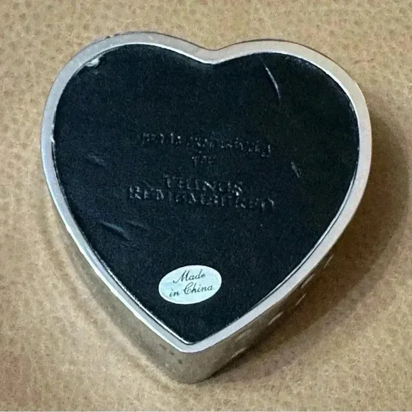 Vintage Things Remembered Silver Tone Trinket Box Heart Shape Jewelry Box - Picture 4 of 7